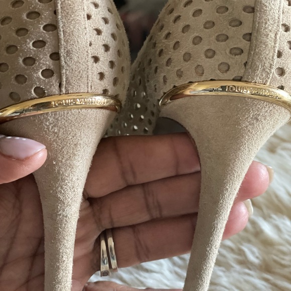 - Louis Vuitton (Preowned) “Eyeline” beige heels with suede mesh finis… - Picture 9 of 13